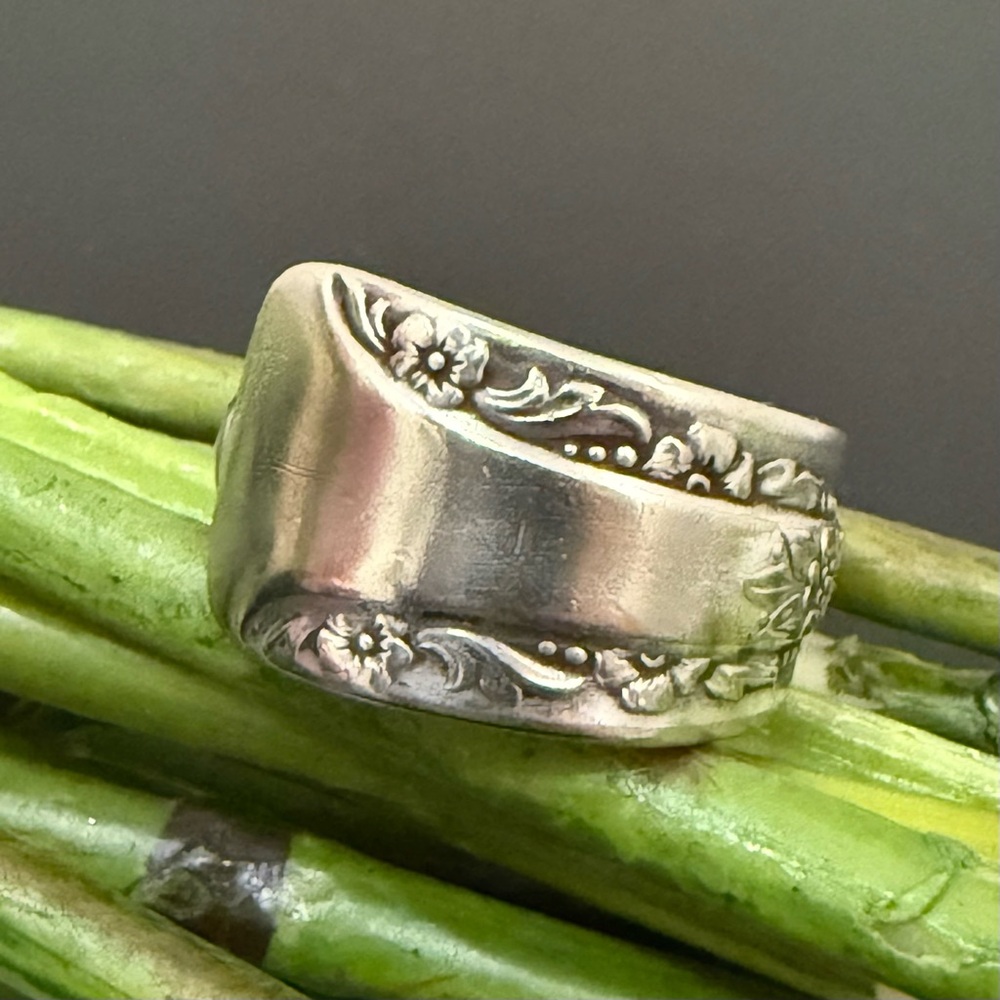 Vintage 1940 “Camilia” Sugar Spoon Ring Size 9